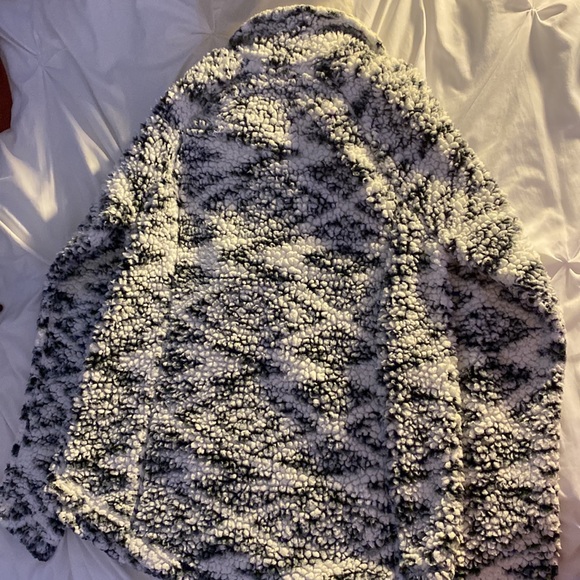Black and white Aztec Cozy Sherpa 1/4 zip - Picture 2 of 2